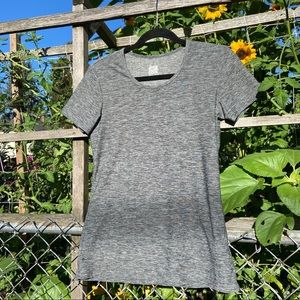 32 Degrees Grey Shirt Size Medium🔴